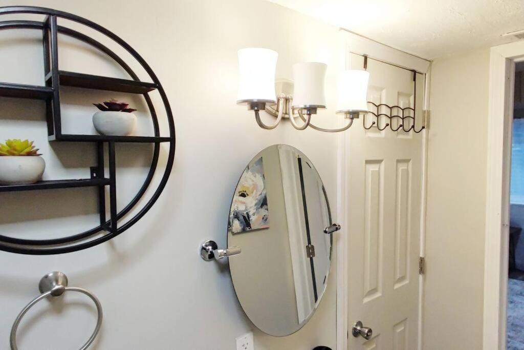 Spacious Suite Close To Downtown Indy/ King Bed Indianapolis Buitenkant foto